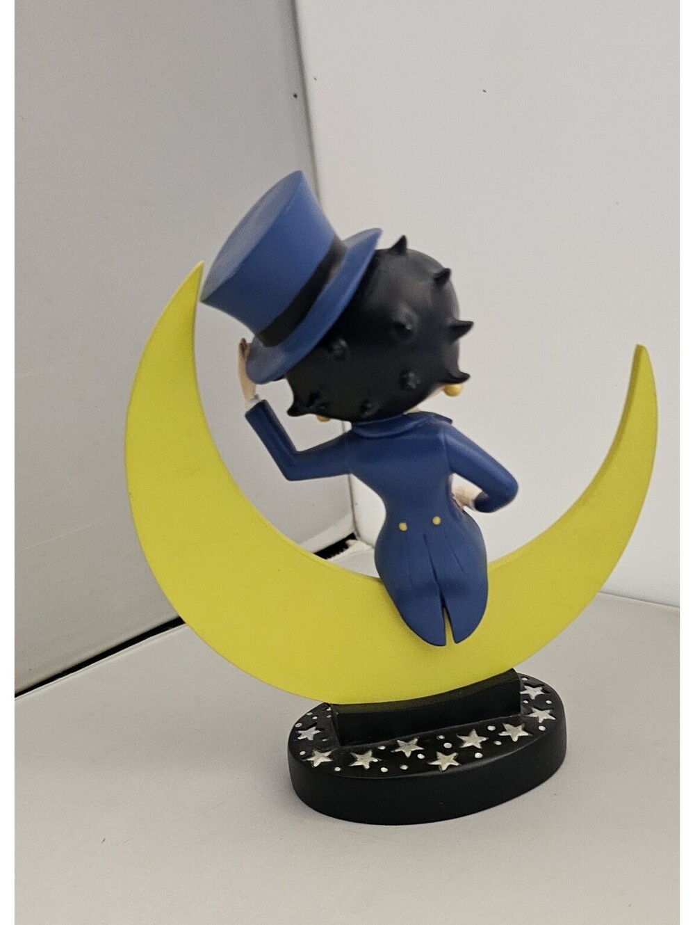 Betty Boop 'Moonglow' Figurine Sitting on Yellow Crescent Moon Danbury Mint - Picture 3 of 5